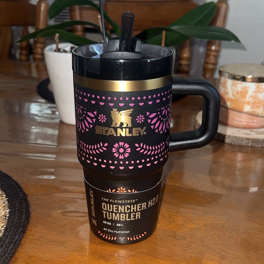 Stanley Black and Pink Quencher H2.0 Tumbler with Handle
